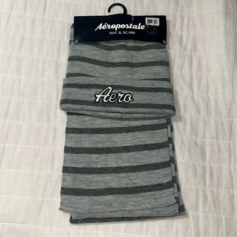 Aeropostale OS Gray Silver White Logo Stripes Knit Hat & Scarf Gift Set